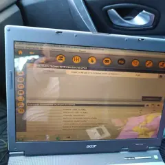 Diagnostyka Renault CLIP pokazuje błąd DTC P1525, wskazujący na problem z regulacją ograniczenia prędkości.