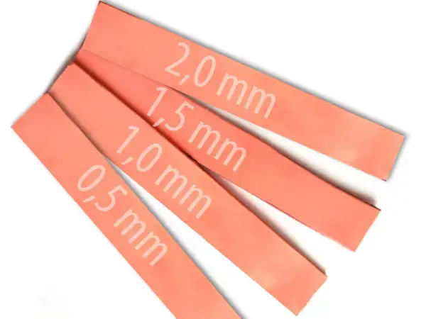 Różowe termopady o grubościach 0,5 mm, 1,0 mm, 1,5 mm i 2,0 mm, gotowe do odprowadzania ciepła.