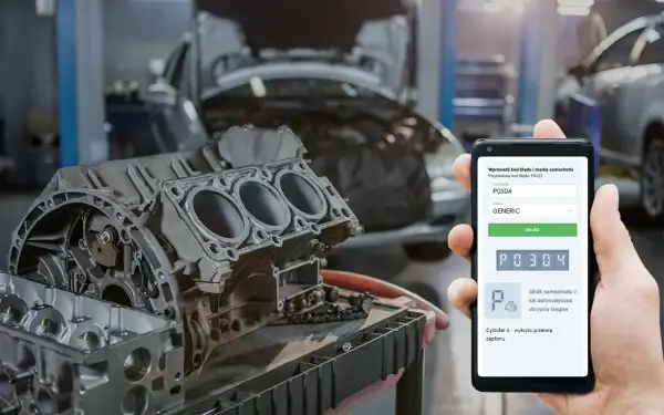 Diagnostyka silnika Renault z kodem DTC P0304. Na ekranie telefonu wyświetla się P0304, wskazując problem z zapłonem cylindra 4.